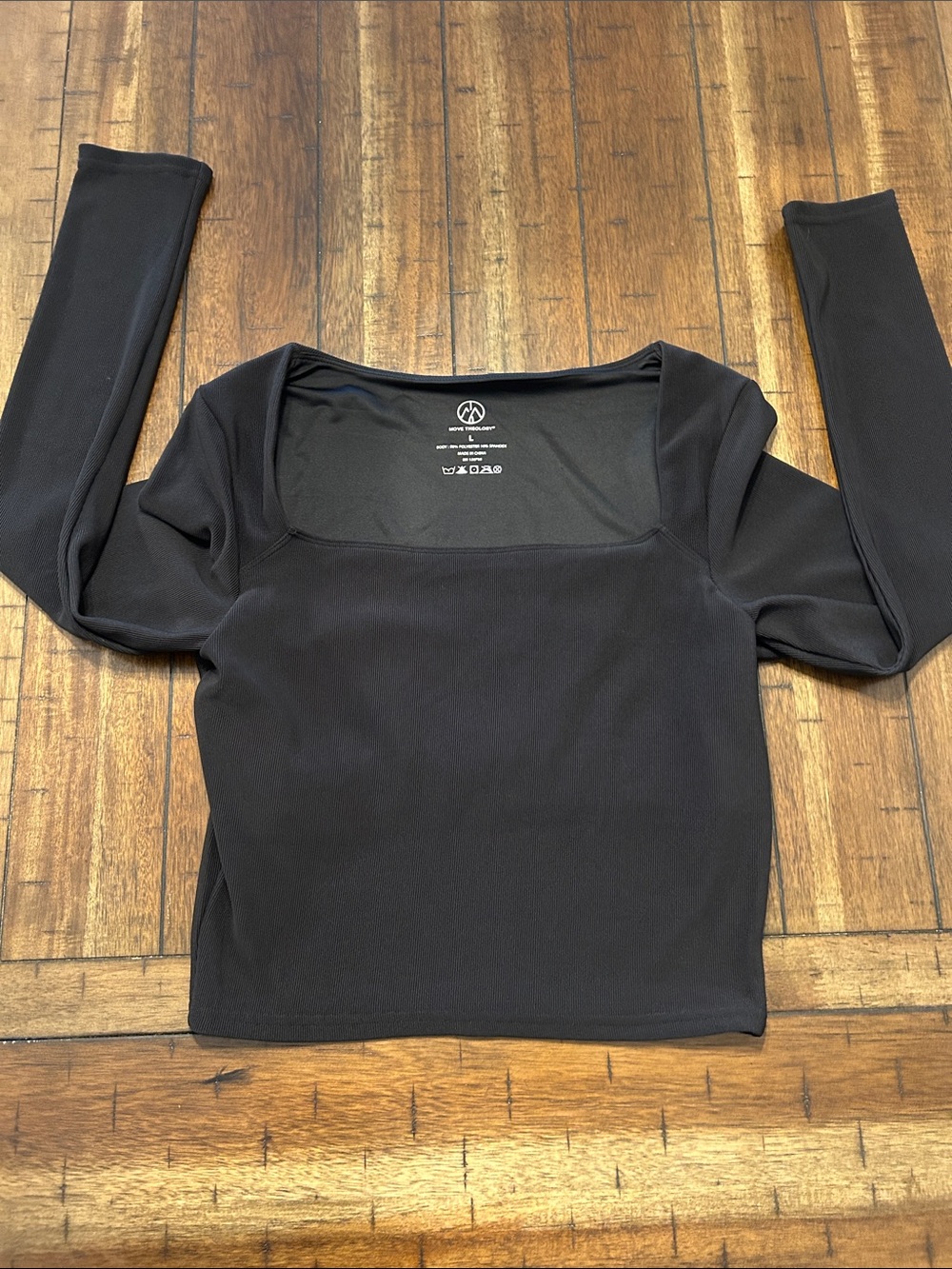 Move Theology Square-Neck Long Sleeve Top in Black size Large